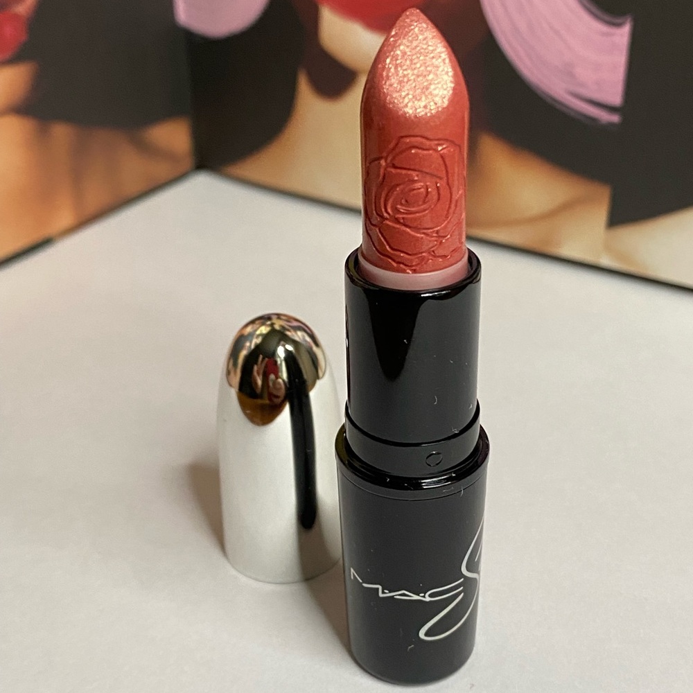 MAC x Selena Frost Lipstick in Inolvidable